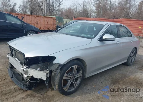 2017 Mercedes-Benz E 300 4Matic z USA, uszkodzony, nr VIN WDDZF4KB0HA091682